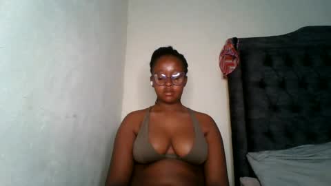 ellah-simone online show from 07-25-26, 02:20