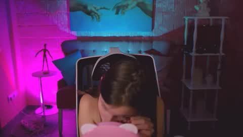 Snapshot of ellahorton chatting on 11-19-25, 06:52 Ella online show from 11-19-25, 06:52