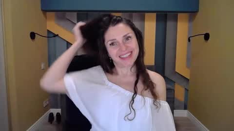 Snapshot of ellalongs chatting on 12-21-24, 04:03 EllaLongs online show from 12-21-24, 04:03