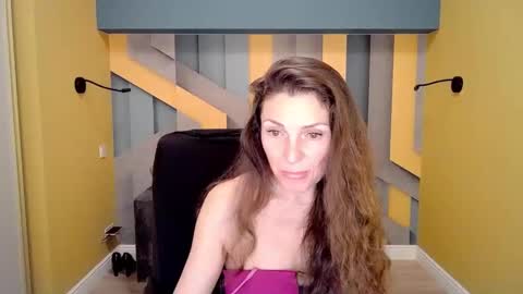 Snapshot of ellalongs chatting on 02-13-25, 03:35 EllaLongs online show from 02-13-25, 03:35