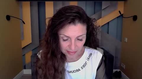 Snapshot of ellalongs chatting on 09-10-25, 11:32 EllaLongs online show from 09-10-25, 11:32