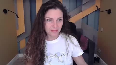 Snapshot of ellalongs chatting on 10-11-25, 11:31 EllaLongs online show from 10-11-25, 11:31