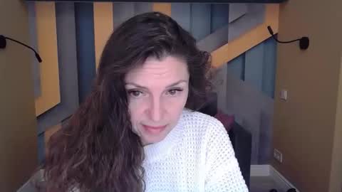 Snapshot of ellalongs chatting on 10-21-25, 11:33 EllaLongs online show from 10-21-25, 11:33