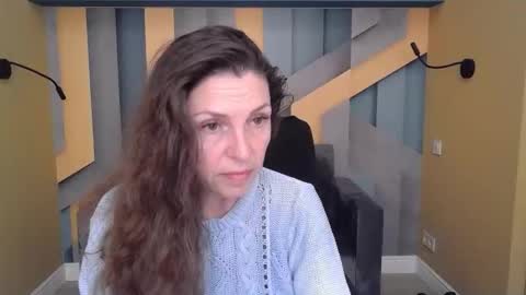 Snapshot of ellalongs chatting on 10-22-25, 11:32 EllaLongs online show from 10-22-25, 11:32