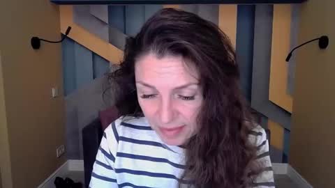 Snapshot of ellalongs chatting on 10-28-25, 12:30 EllaLongs online show from 10-28-25, 12:30