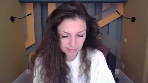 Snapshot of ellalongs chatting on 11-19-25, 12:27 EllaLongs online show from 11-19-25, 12:27