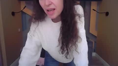 Snapshot of ellalongs chatting on 11-30-25, 12:42 EllaLongs online show from 11-30-25, 12:42