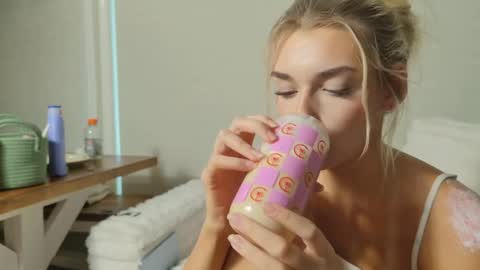 ellalowe online show from 04-18-26, 09:15