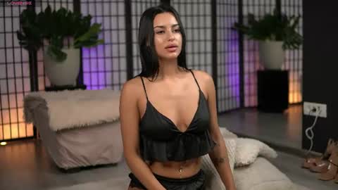 Snapshot of ellaluxe chatting on 07-23-26, 03:15 Ella Luxe online show from 07-23-26, 03:15