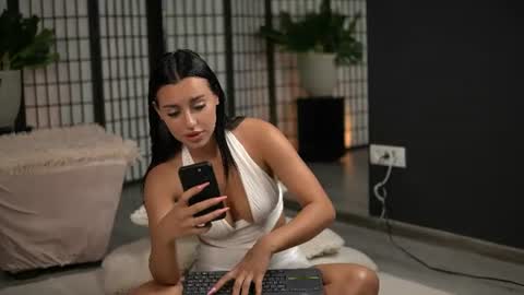 Snapshot of ellaluxe chatting on 07-24-26, 03:48 Ella Luxe online show from 07-24-26, 03:48