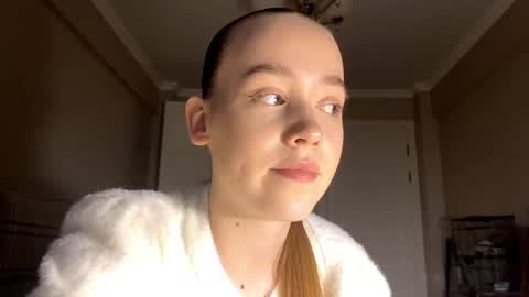 Ella online show from 09-16-25, 03:24