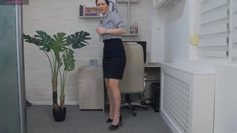 Snapshot of ellamilf chatting on 01-19-25, 08:18 online show from 01-19-25, 08:18