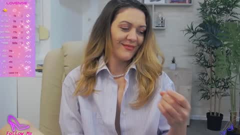Snapshot of ellamilf chatting on 01-30-25, 11:22 online show from 01-30-25, 11:22