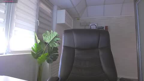 Snapshot of ellamilf chatting on 02-24-25, 01:10 online show from 02-24-25, 01:10