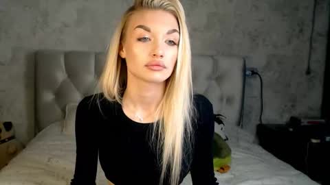 ellamilla online show from 03-18-26, 01:47