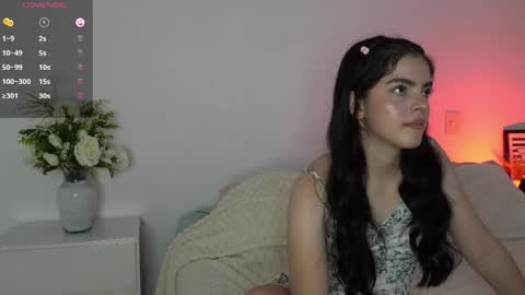 Snapshot of ellarose_xo chatting on 05-28-26, 08:06 Ella Rose online show from 05-28-26, 08:06