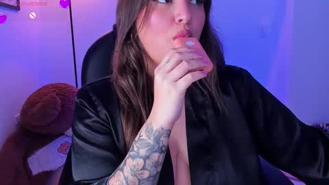 Snapshot of ellarosee_ chatting on 12-15-25, 05:50 ellarosee_ online show from 12-15-25, 05:50