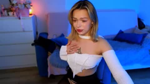 Snapshot of ellatwox chatting on 11-22-25, 05:17 Ella online show from 11-22-25, 05:17