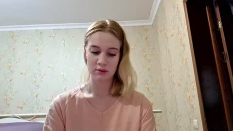 Snapshot of ellaygray chatting on 07-23-26, 03:32 ellaygray online show from 07-23-26, 03:32