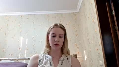 Snapshot of ellaygray chatting on 07-24-26, 03:10 ellaygray online show from 07-24-26, 03:10