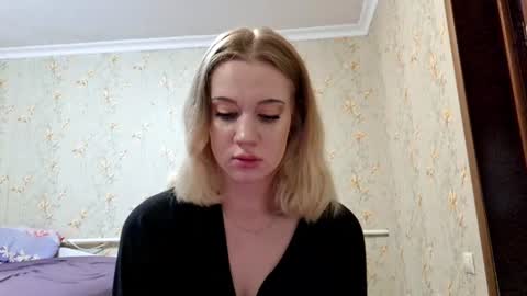 Snapshot of ellaygray chatting on 07-25-26, 04:15 ellaygray online show from 07-25-26, 04:15