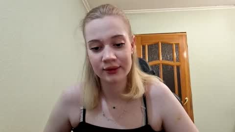 Snapshot of ellaygray chatting on 07-28-26, 03:08 ellaygray online show from 07-28-26, 03:08
