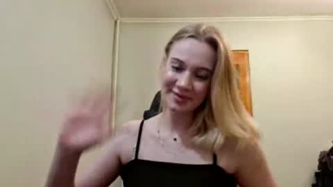Snapshot of ellaygray chatting on 07-28-26, 08:52 ellaygray online show from 07-28-26, 08:52