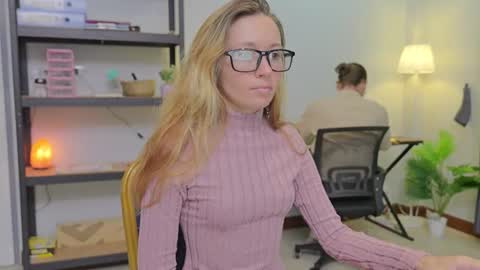 Snapshot of ellcrys chatting on 11-06-25, 09:48 im Elsa lets go Subscribe to my OF and Youtube -35 online show from 11-06-25, 09:48