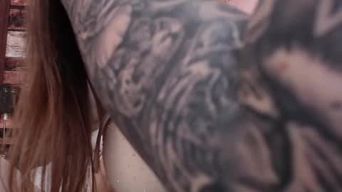 Elle online show from 09-23-25, 03:53