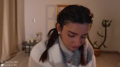 Snapshot of ellelure_ chatting on 02-23-25, 12:41 Linda Restrepo online show from 02-23-25, 12:41
