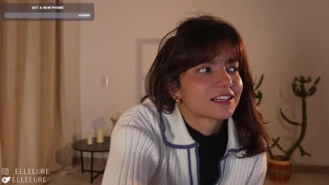 Snapshot of ellelure_ chatting on 02-25-25, 12:47 Linda Restrepo online show from 02-25-25, 12:47
