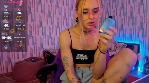 Snapshot of elli_26 chatting on 01-05-25, 10:21 Ellie online show from 01-05-25, 10:21