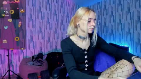 Snapshot of elli_26 chatting on 01-27-25, 12:16 Ellie online show from 01-27-25, 12:16