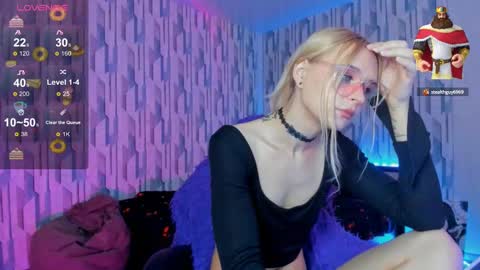 Snapshot of elli_26 chatting on 02-20-25, 10:37 Ellie online show from 02-20-25, 10:37