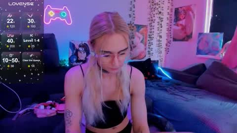 Snapshot of elli_26 chatting on 09-26-25, 11:58 Ellie online show from 09-26-25, 11:58