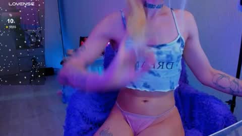 Snapshot of elli_26 chatting on 03-05-26, 05:42 Ellie online show from 03-05-26, 05:42