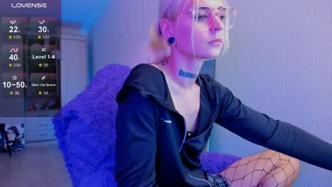 Snapshot of elli_26 chatting on 05-11-26, 03:07 Ellie online show from 05-11-26, 03:07
