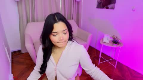 Snapshot of elli_snow chatting on 10-11-25, 12:04 elli_snow online show from 10-11-25, 12:04