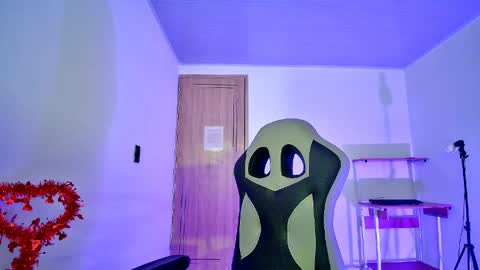ellie_cute7 online show from 05-16-26, 07:23