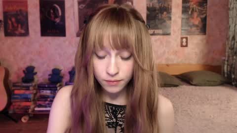 ellie_friendly online show from 04-22-26, 01:45