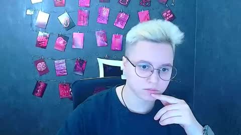 Snapshot of ellie_kisess chatting on 03-23-26, 12:20 Ellie online show from 03-23-26, 12:20