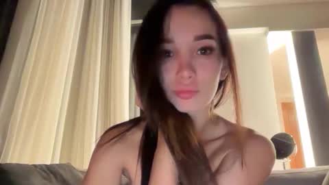 Snapshot of ellie_leen chatting on 01-10-26, 06:53 Ellie online show from 01-10-26, 06:53