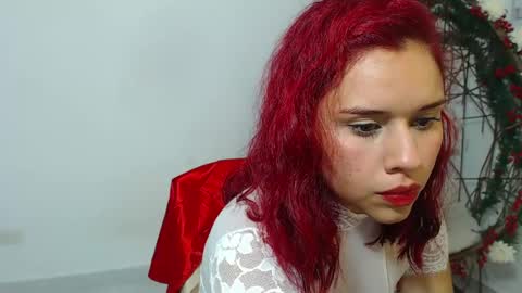 Snapshot of ellieconnor217 chatting on 06-21-26, 01:52 ellieconnor217 online show from 06-21-26, 01:52