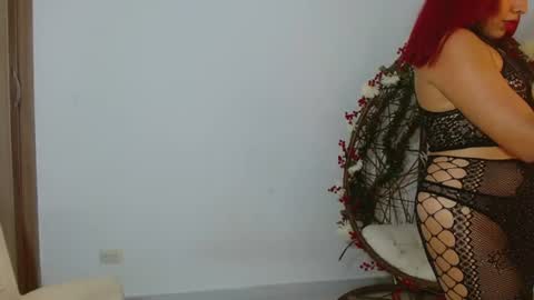 Snapshot of ellieconnor217 chatting on 08-10-26, 02:37 ellieconnor217 online show from 08-10-26, 02:37