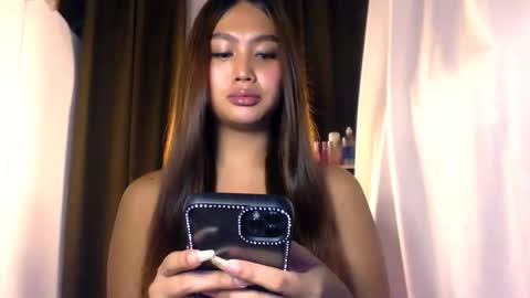 Snapshot of elliecummers chatting on 05-17-26, 01:36 ellie online show from 05-17-26, 01:36