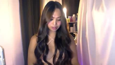 Snapshot of elliecummers chatting on 05-20-26, 10:16 ellie online show from 05-20-26, 10:16