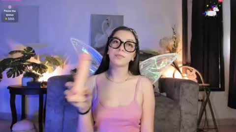 elliedream_ online show from 06-19-26, 02:21