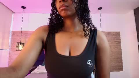 Snapshot of elliee_alves chatting on 06-12-26, 06:18 elliee_alves online show from 06-12-26, 06:18