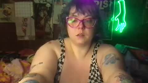 Ellie Louise online show from 03-07-25, 02:57