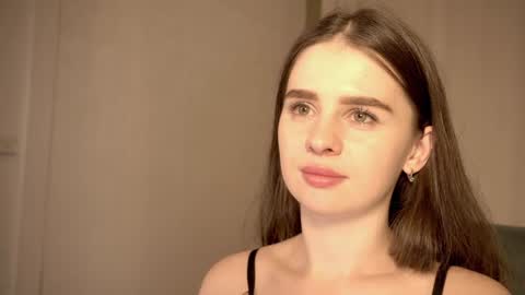 Snapshot of elliephant_ chatting on 12-15-24, 05:31 just Emily online show from 12-15-24, 05:31